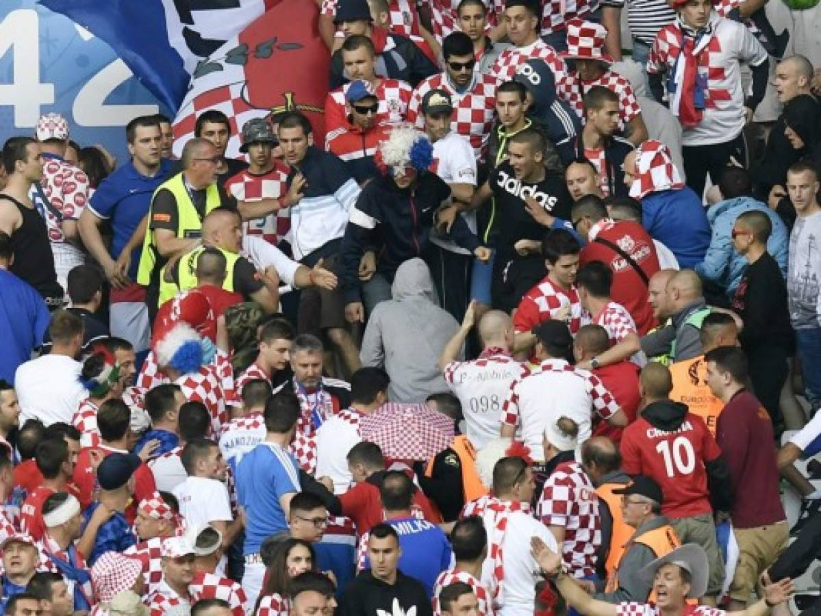 República Checa y los hinchas arruinan al final la fiesta croata (2-2)
