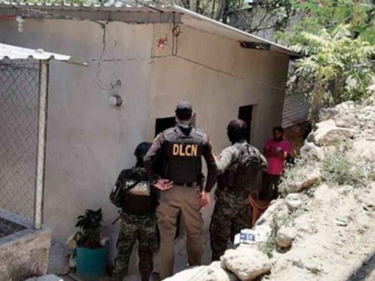 Capturan a policía que intentó introducir droga a cárcel de Santa Rosa de Copán  