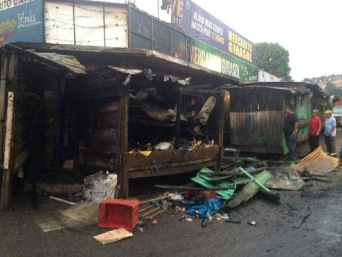 Incendio consume cuatro puestos en el Mercado Galindo de Comayagüela