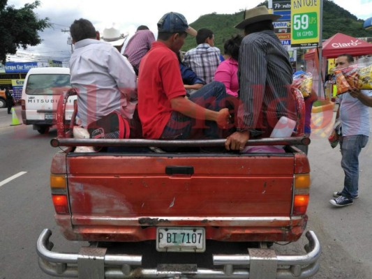Cientos de hondureños emprenden viaje de descanso en Semana Morazánica
