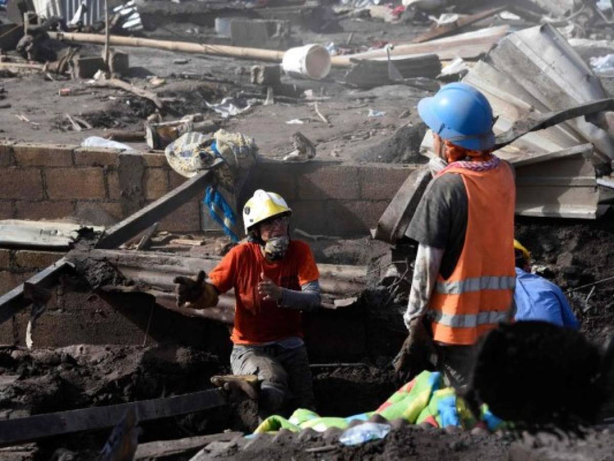 Guatemala reanuda la búsqueda de víctimas en zona devastada por volcán de Fuego