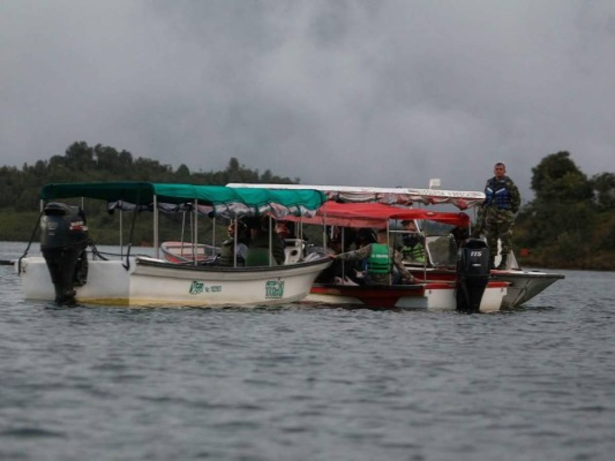 Colombia busca a 15 desaparecidos tras naufragio