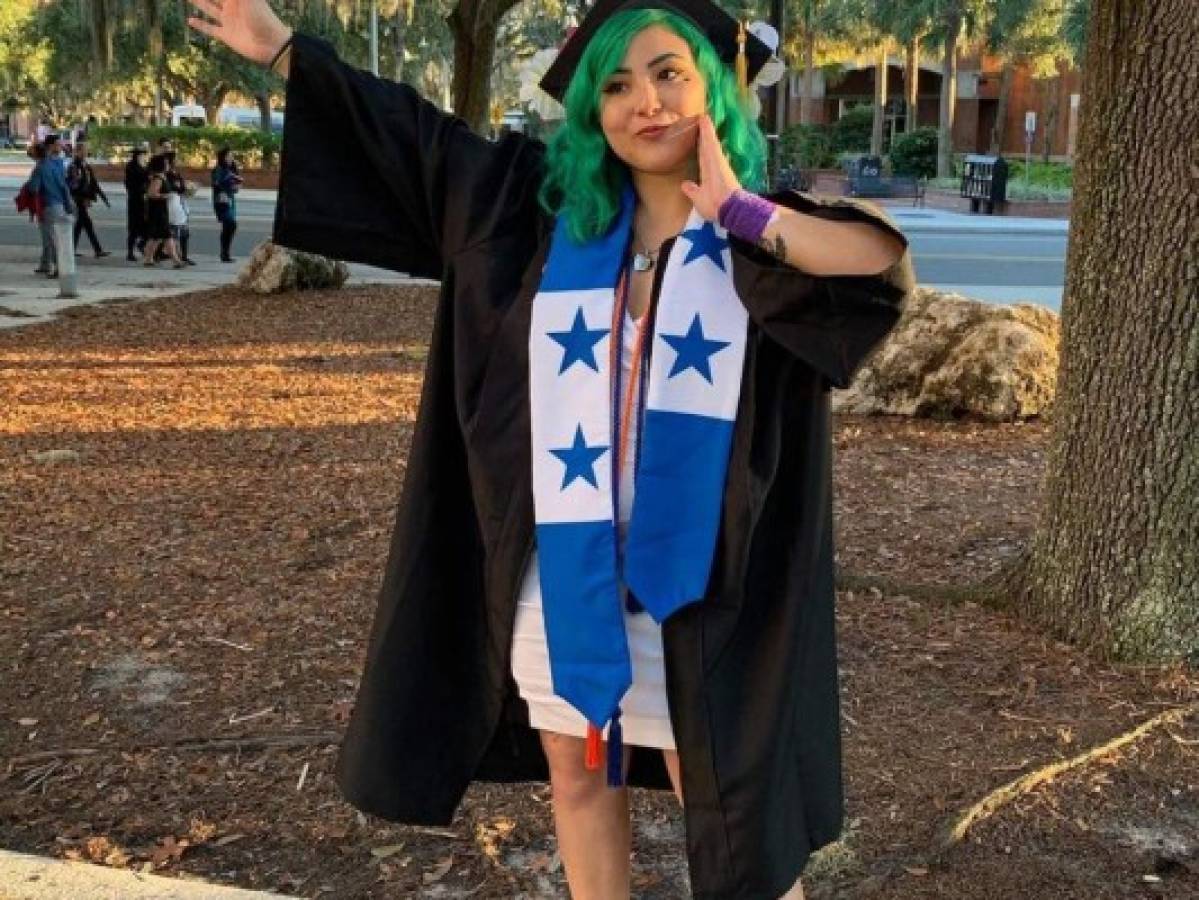 El gesto patriótico de hondureña que se graduó con honores en universidad de EEUU