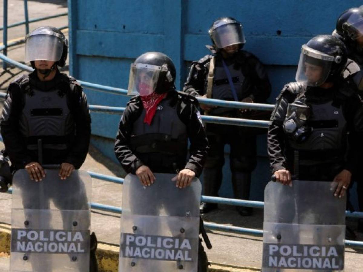 Policía antimotines impide marcha de jóvenes manifestantes en Nicaragua