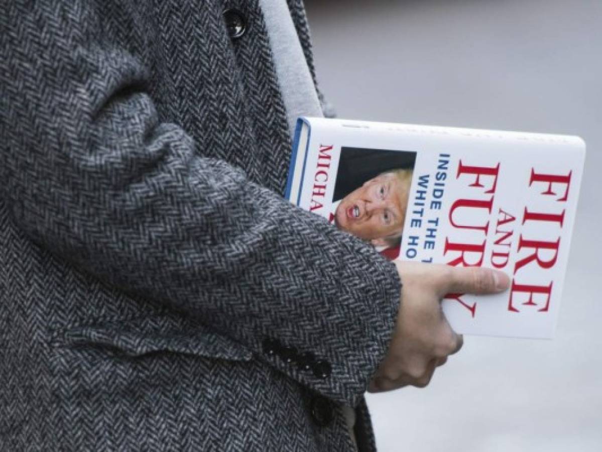 Trump ataca a autor de libro crítico y sus aliados lo llaman 'genio político'