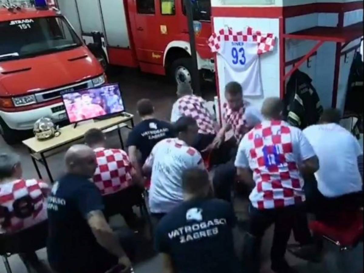 VIDEO: Bomberos croatas dejaron de ver el juego de su selección en el Mundial para atender una emergencia