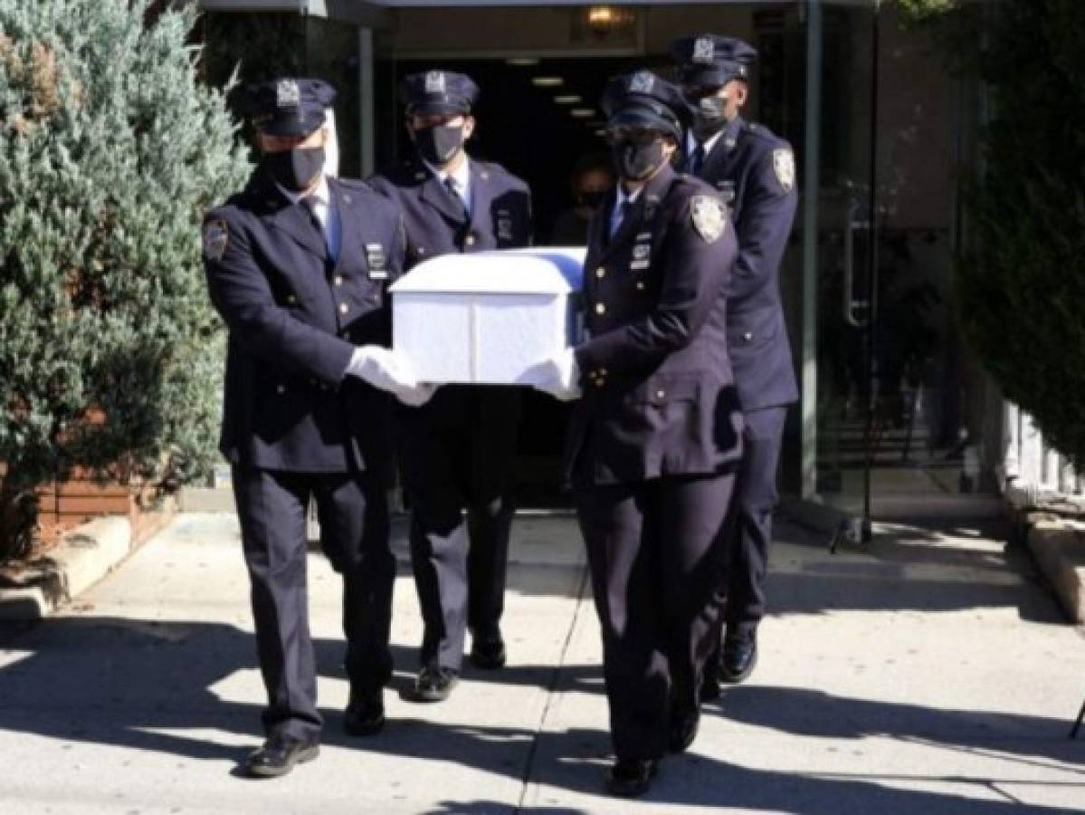 Policía sepulta a mellizos asesinados en Nueva York