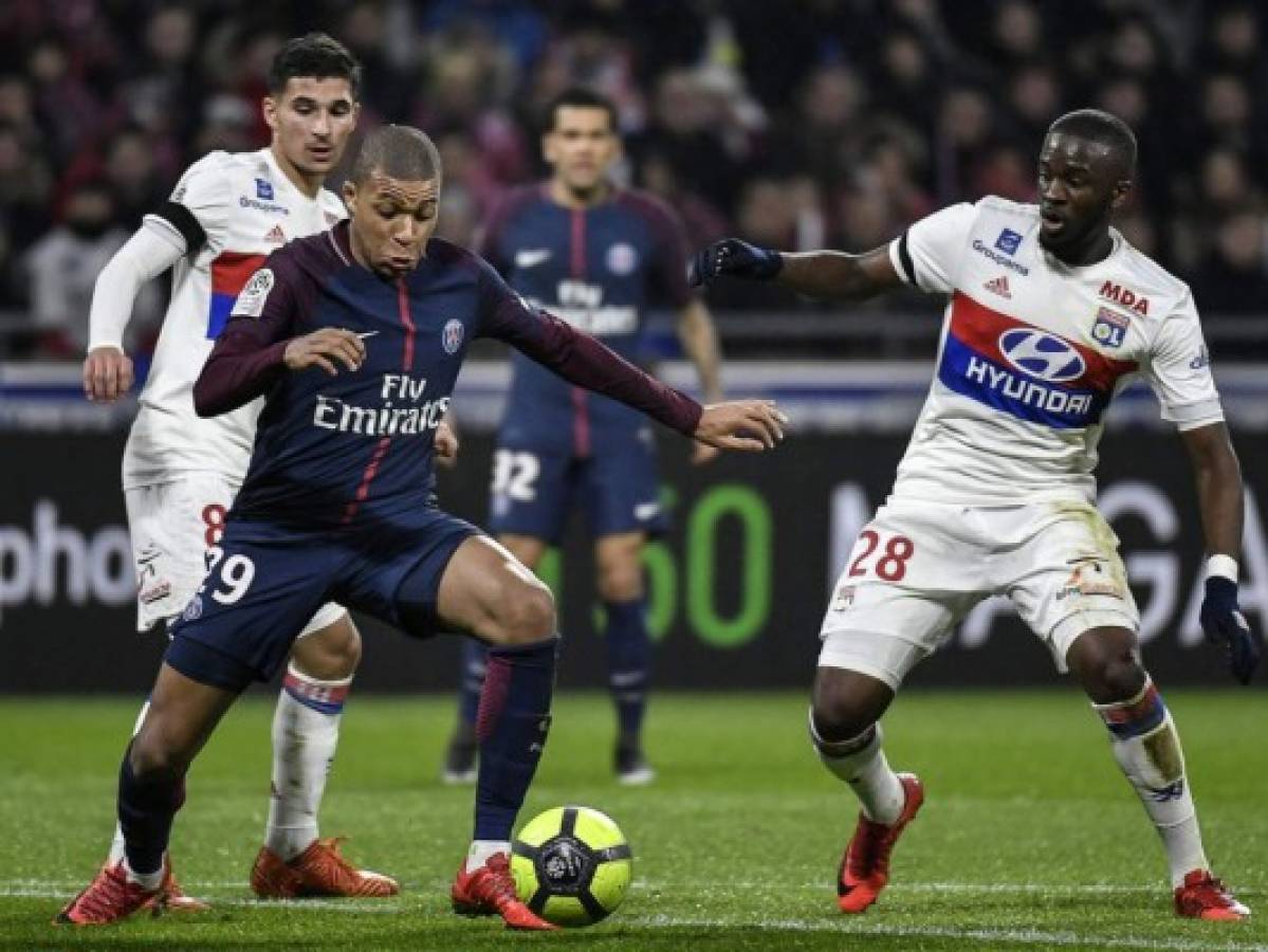 París SG, sin Neymar y con Alves expulsado, sufre segunda derrota en Ligue 1