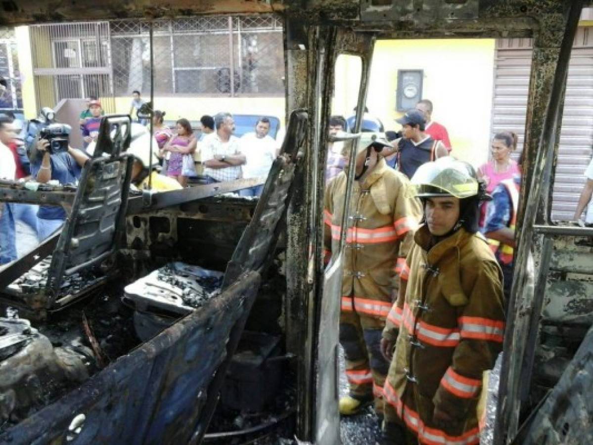 Incendian bus rapidito en Comayagüela