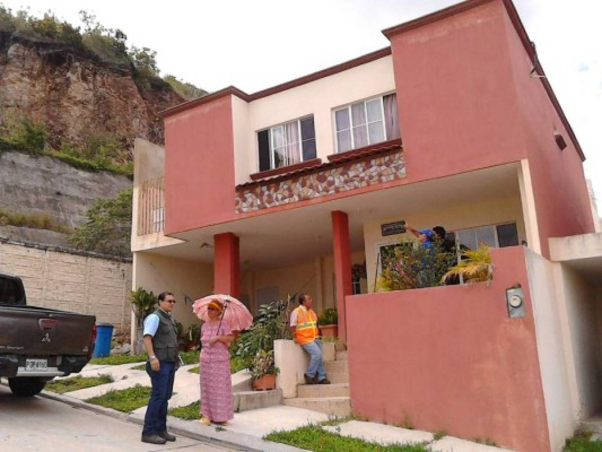 Familias y moradores acceden a evacuar casas de Ciudad del Ángel