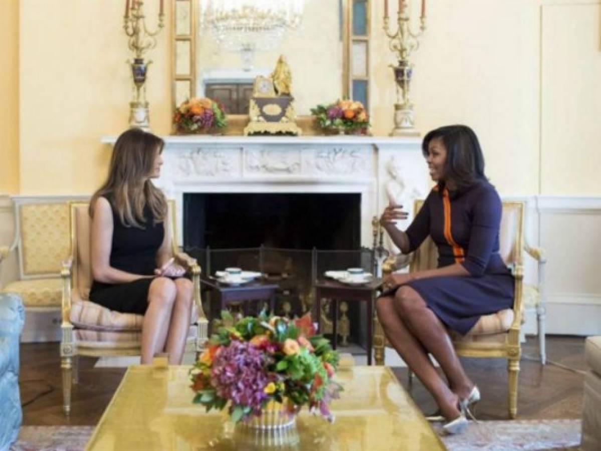 Elegante encuentro entre Michelle Obama y Melania Trump en la Casa Blanca