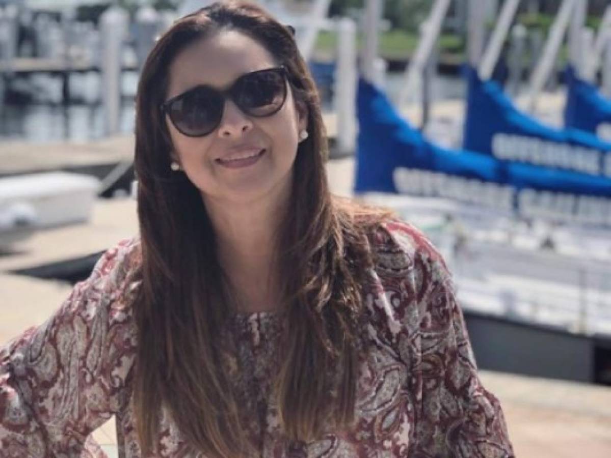 Así lucía Neida Sandoval el día de su boda civil, hace 31 años