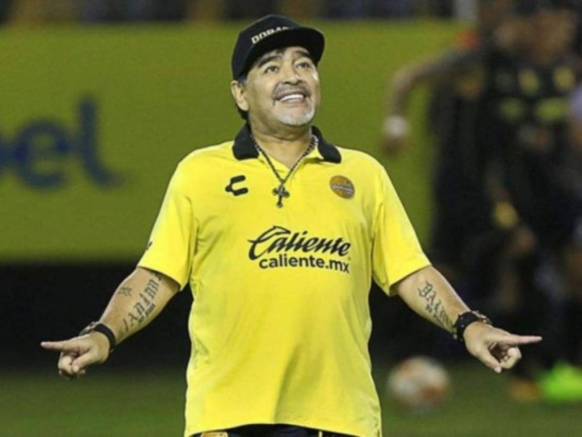 Locura y tensión por Maradona en Gimnasia, con filas para su presentación