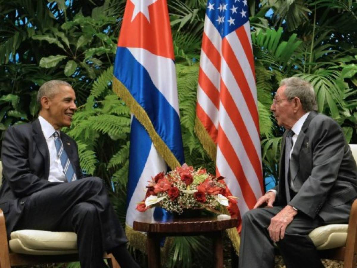 Barack Obama y Raúl Castro en histórico cara a cara en Cuba