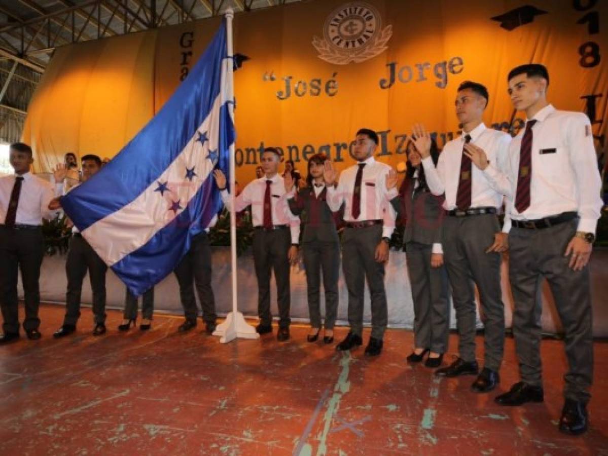 El Instituto Central Vicente Cáceres gradúa 950 nuevos bachilleres en Tegucigalpa