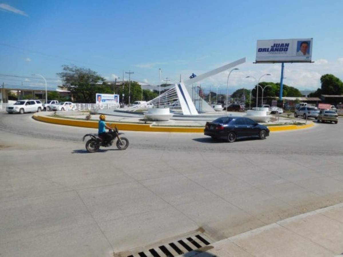 Moderna y vistosa rotonda agiliza el tráfico en Choluteca