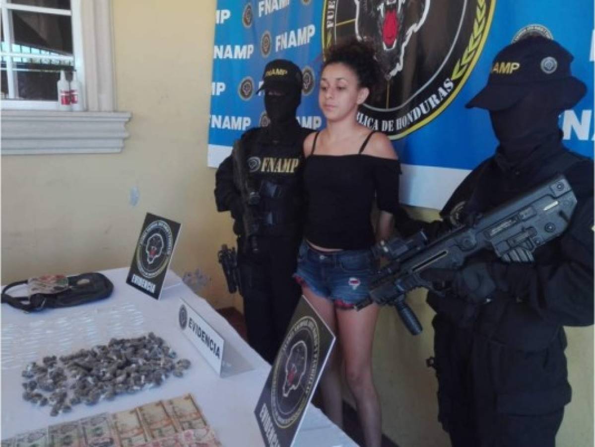 Capturan a supuesta integrante de la pandilla 18 por tráfico de drogas