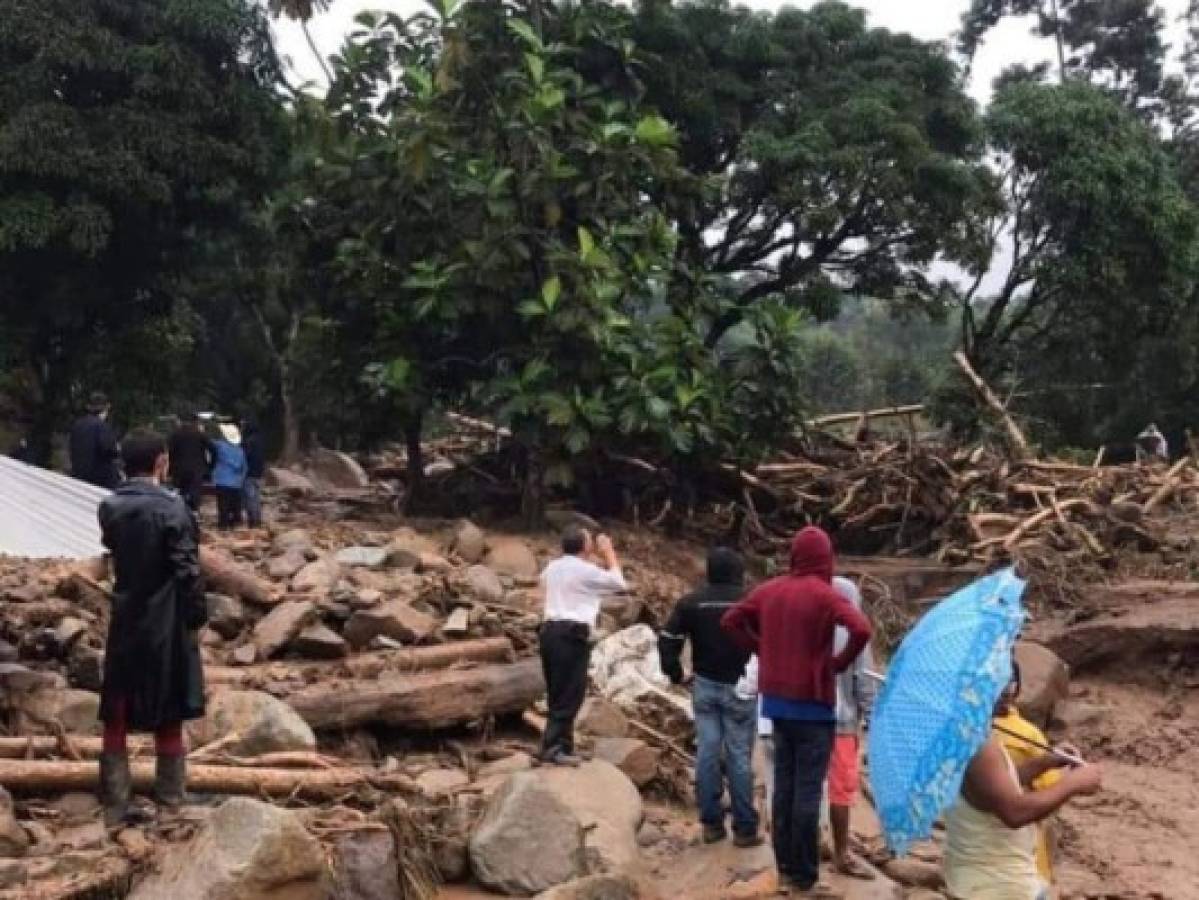 Hallan cadáveres de personas soterradas en Santa Bárbara por paso de Eta