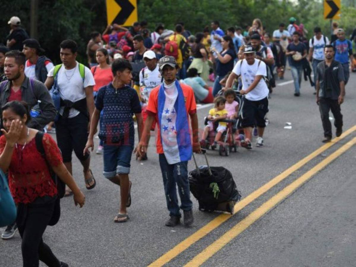 Segunda caravana de migrantes hondureños inicia travesía en Guatemala rumbo a Estados Unidos