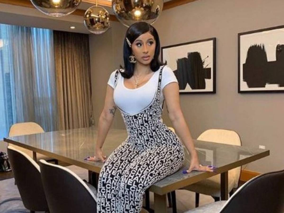 Cardi B rinde tributo a Camilo Sesto interpretando sus canciones