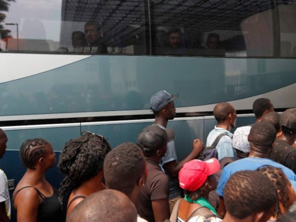 Detienen a migrantes en ferrocarril del sur de México