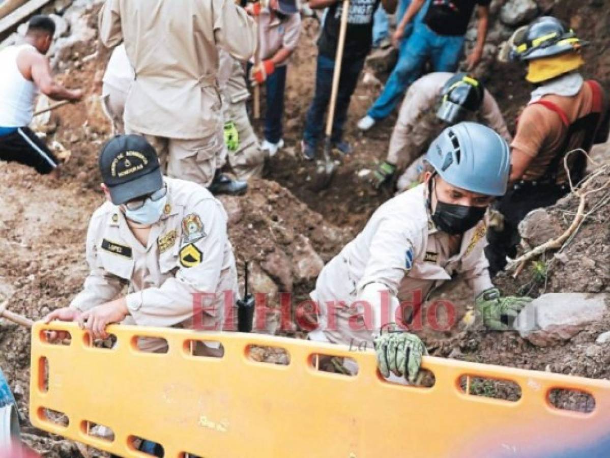 Disciplina y honor: los heroicos bomberos que salen a rescatar vidas