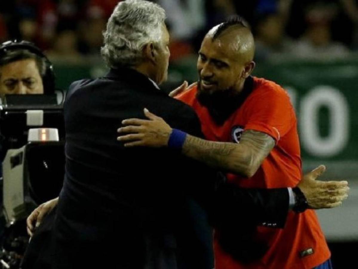 Reinaldo Rueda revela lo que sintió cuando Arturo Vidal lo abrazó tras anotarle a Honduras