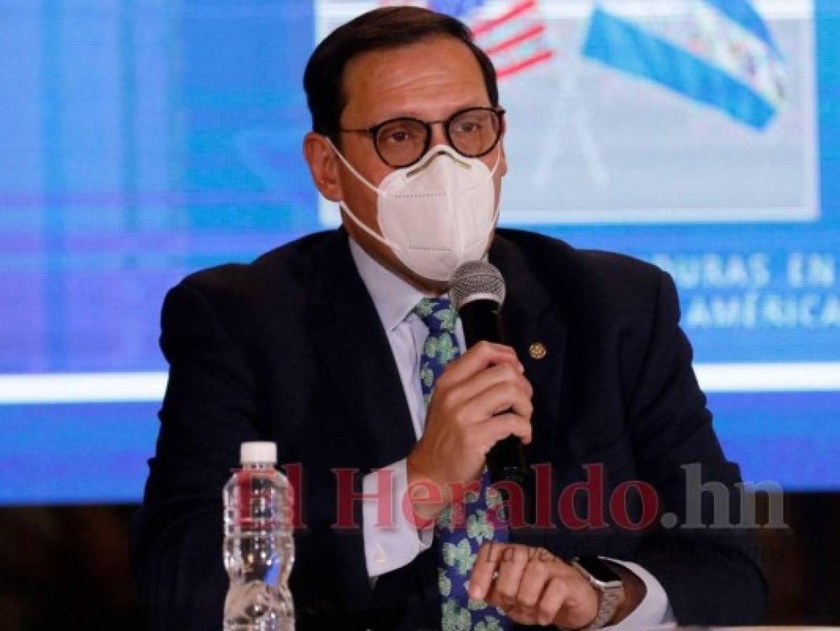 Canciller Lisandro Rosales invita a Xiomara Castro a seguir con programas sociales