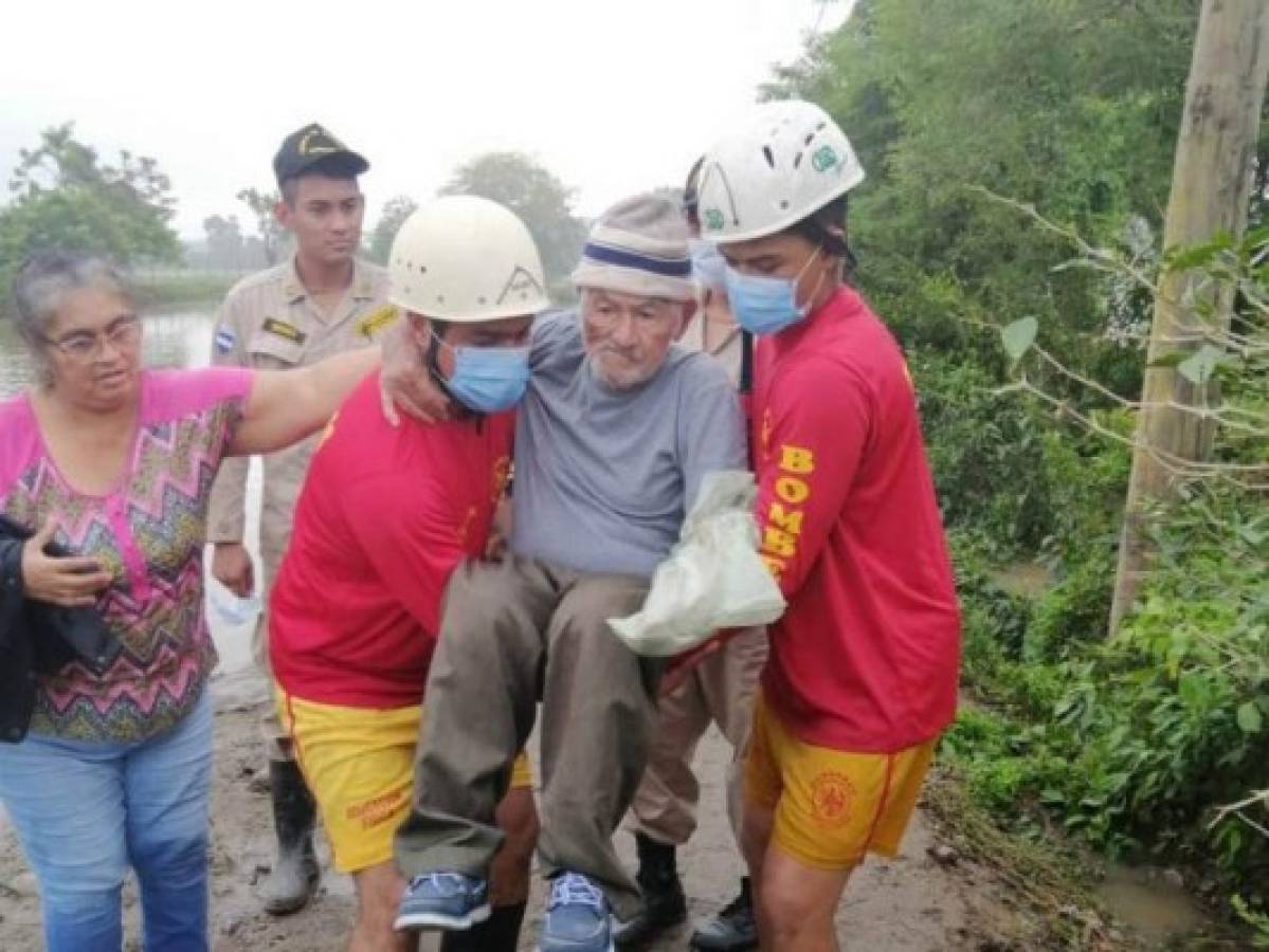 Más de 16 mil personas han sido rescatadas en La Lima; continúan evacuaciones por Eta