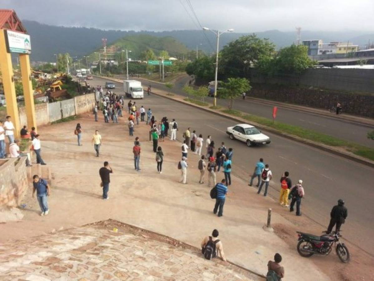 Transportistas paralizan buses y taxis en la capital de Honduras