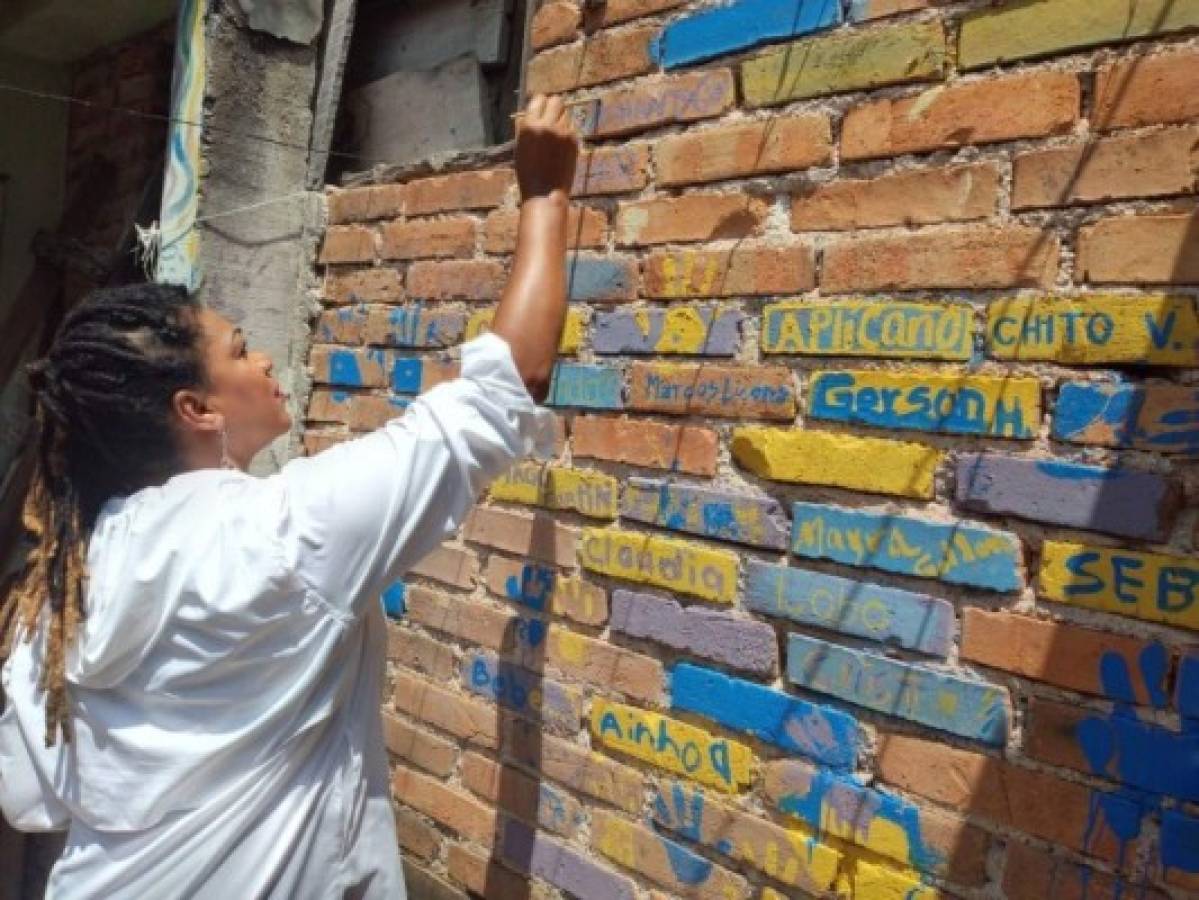 'El muro de la amistad', en casa del periodista y director Edgar Valeriano. Foto: El Heraldo