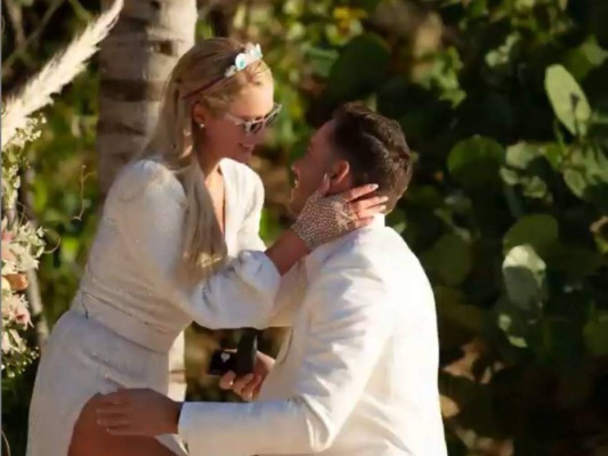 Paris Hilton y su novio Carter Reum se comprometen