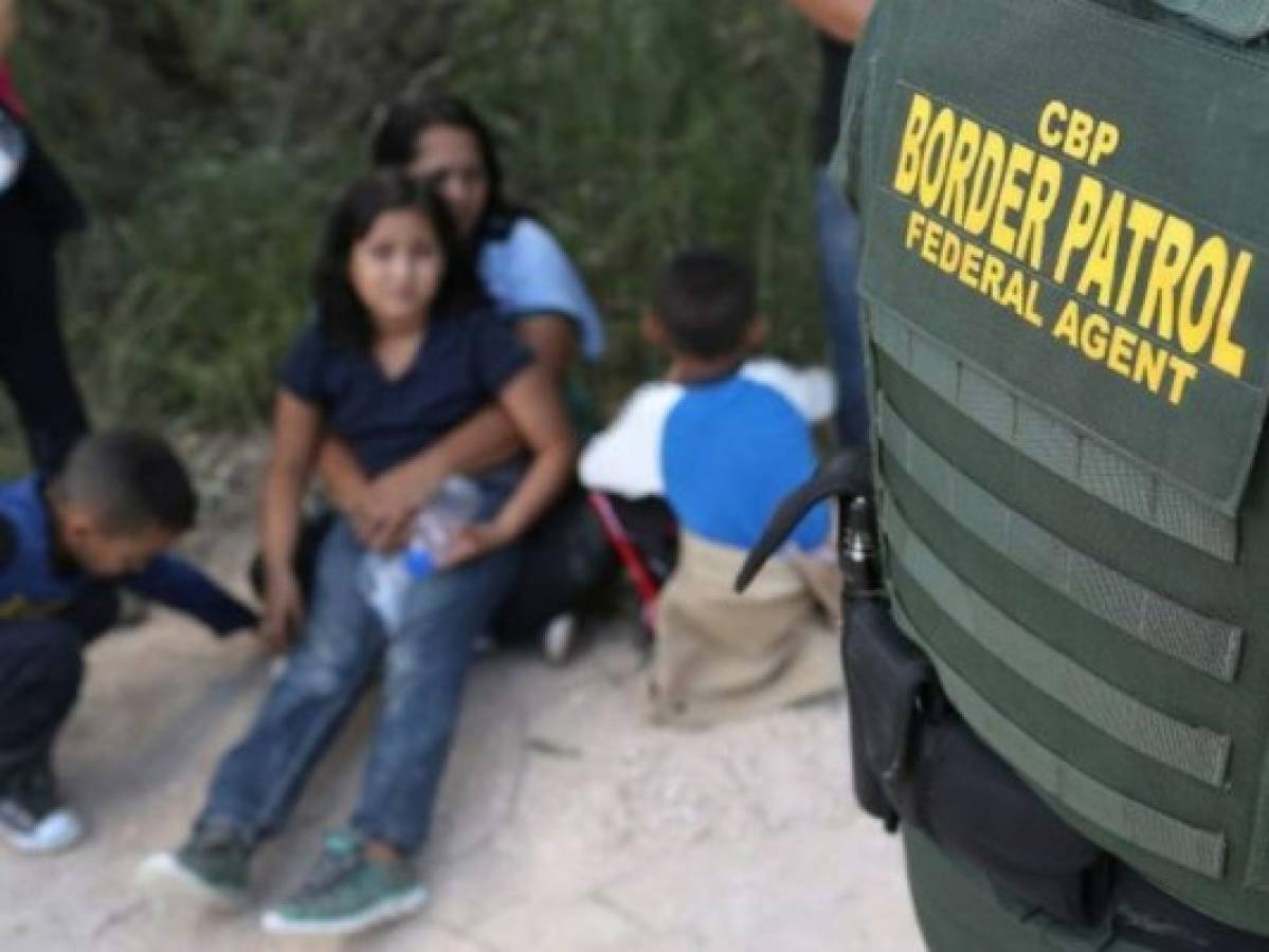 Patrulla Fronteriza rescata a niños hondureños inmigrantes en el desierto de Arizona   