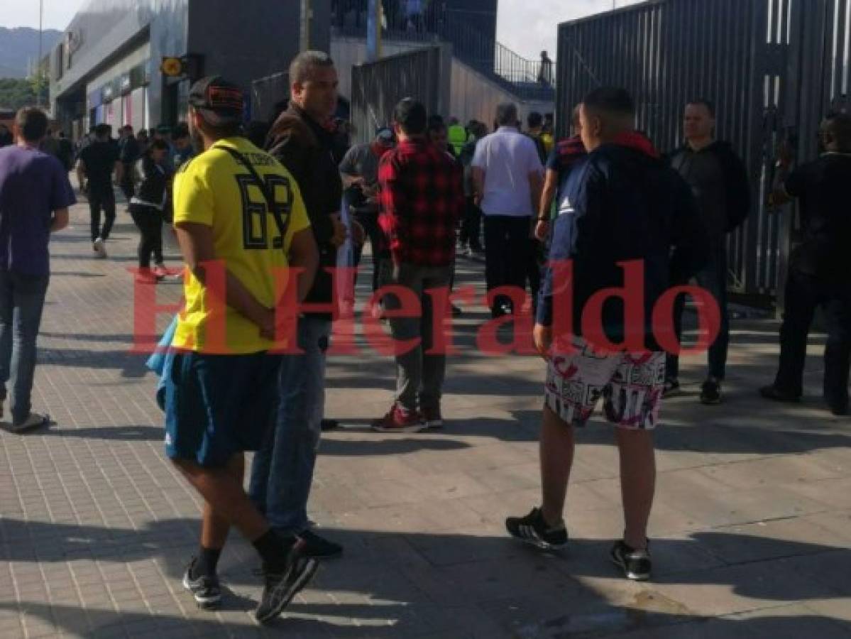 Hondureños llegan al Camp Nou para disfrutar del clásico español Barcelona - Real Madrid