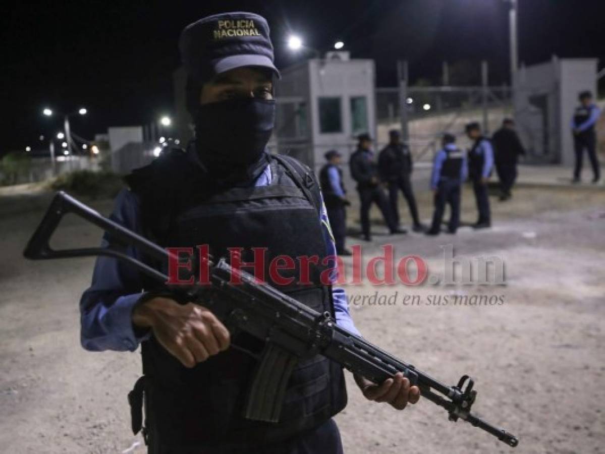 En la víspera de Navidad, las fuerzas de seguridad asumieron el control de las cárceles hondureñas. Foto AFP