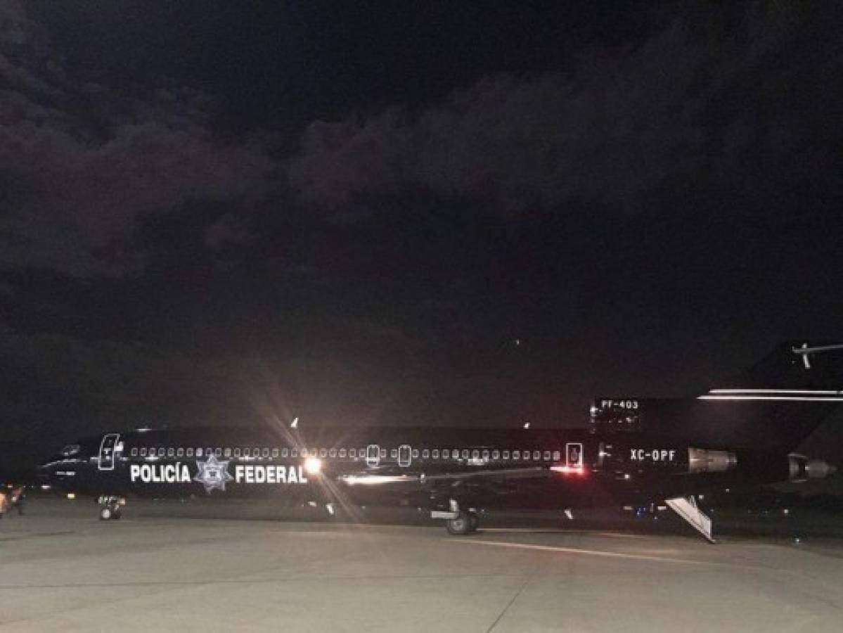En una aeronave de la Policía Federal de México llegaron los hondureños a eso de las 9:00 de la noche de este miércoles.