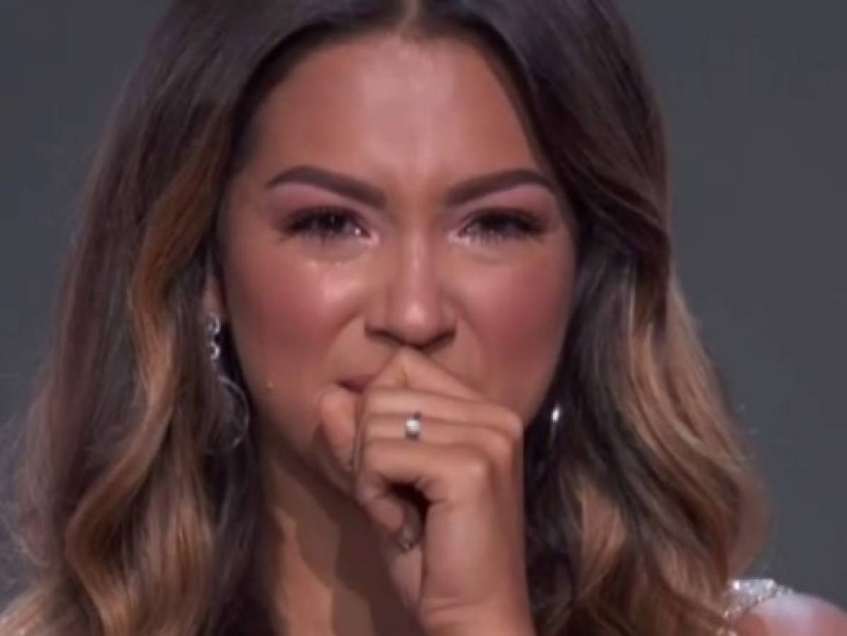 Yaritza Owen llora sobre el escenario de Nuestra Belleza Latina al ver vídeo de sus hijos
