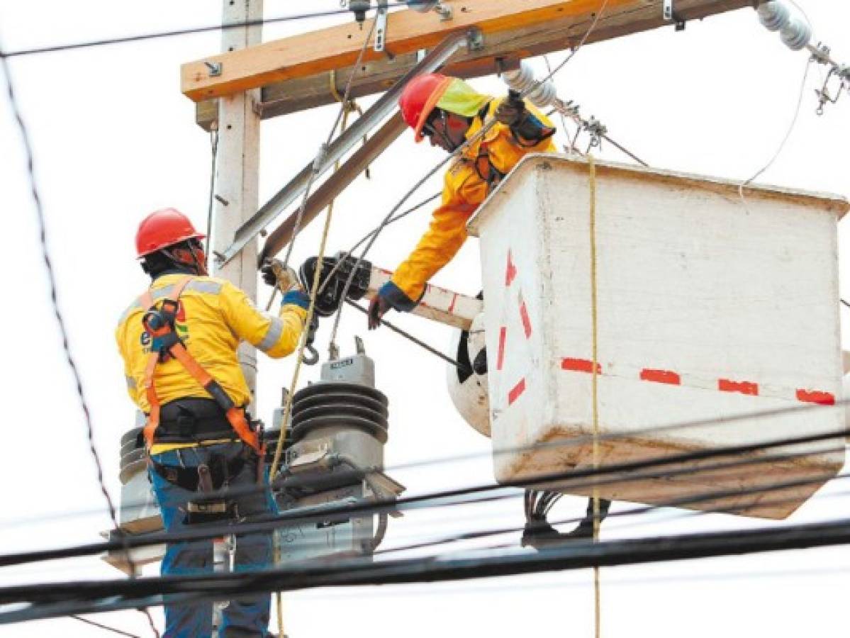 Gobierno planea que Miriam Guzmán reduzca pérdida de energía eléctrica