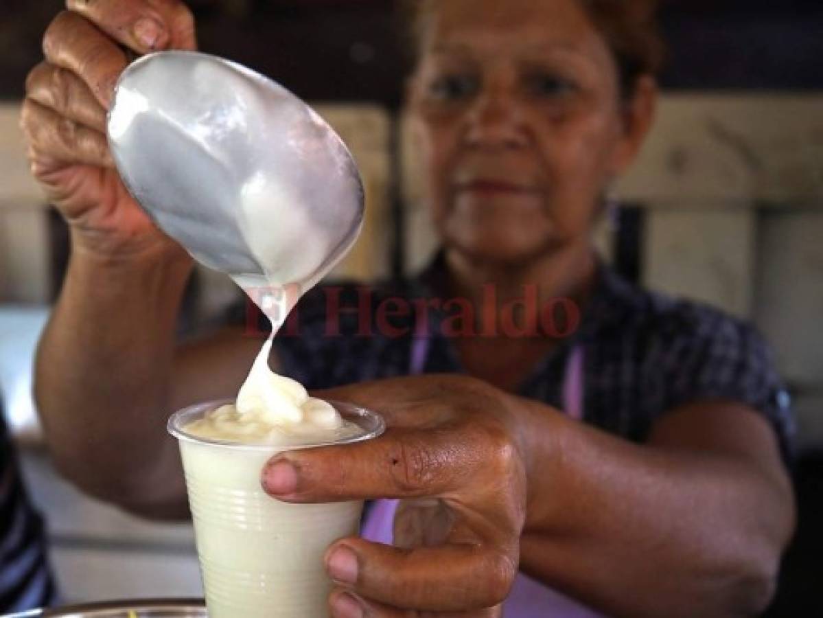 Ana María Ortega prepara su delicioso atol desde hace 36 años.