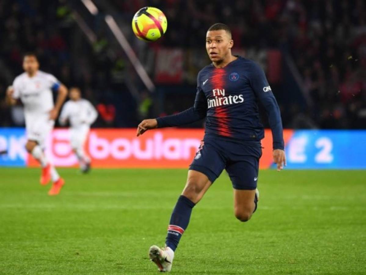 Kylian Mbappé seguirá en el PSG una temporada más