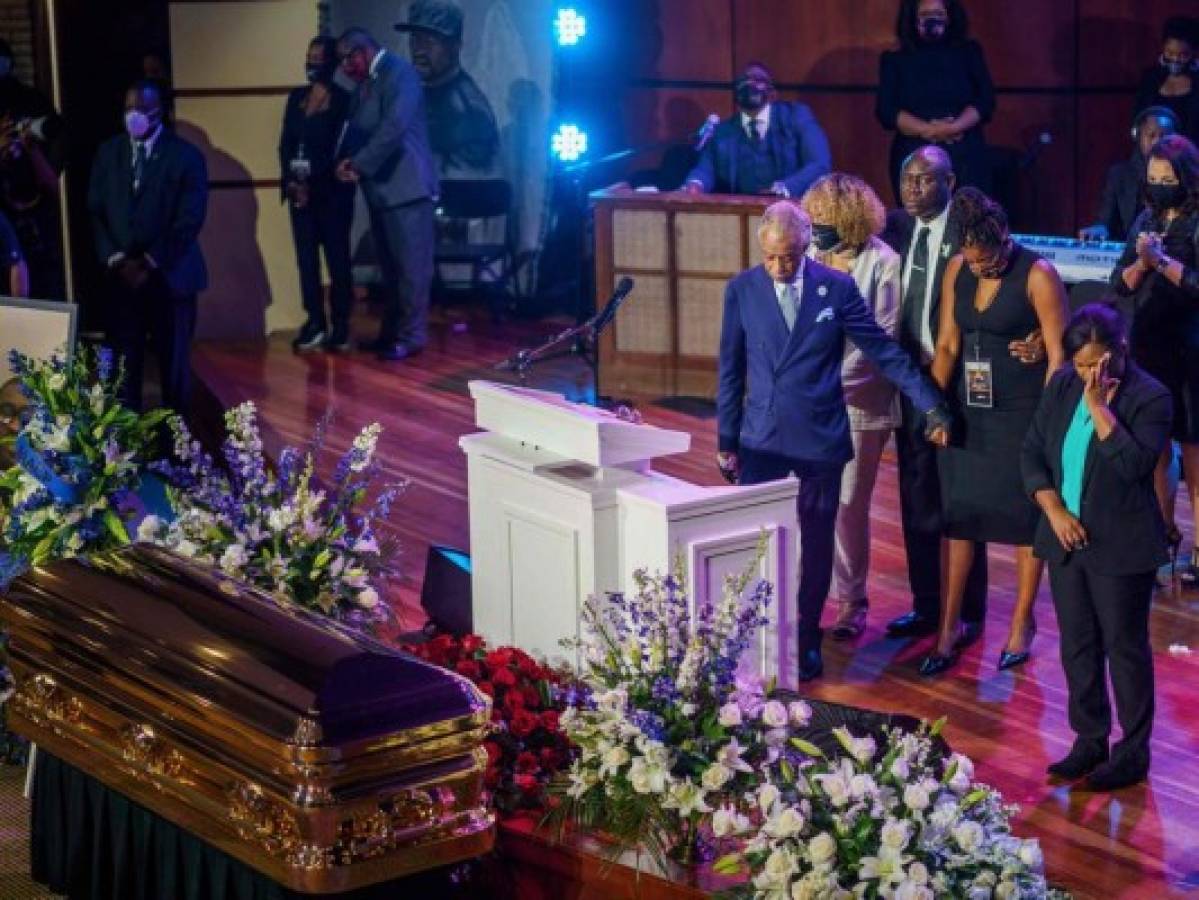 Al Sharpton en funeral de Floyd: La comunidad negra tiene 'la rodilla al cuello'