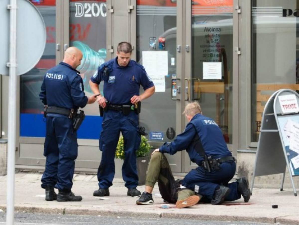 Dos muertos y seis heridos en agresión con cuchillo en Finlandia