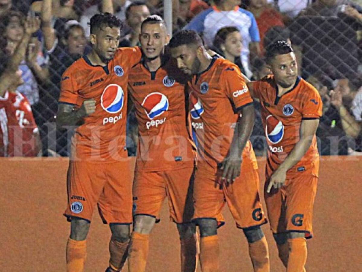 Los jugadores de Motagua celebran la tercera anotación del Chino Discua ante el Honduras de El Progreso. Foto: Wendel Escoto / Grupo OPSA.