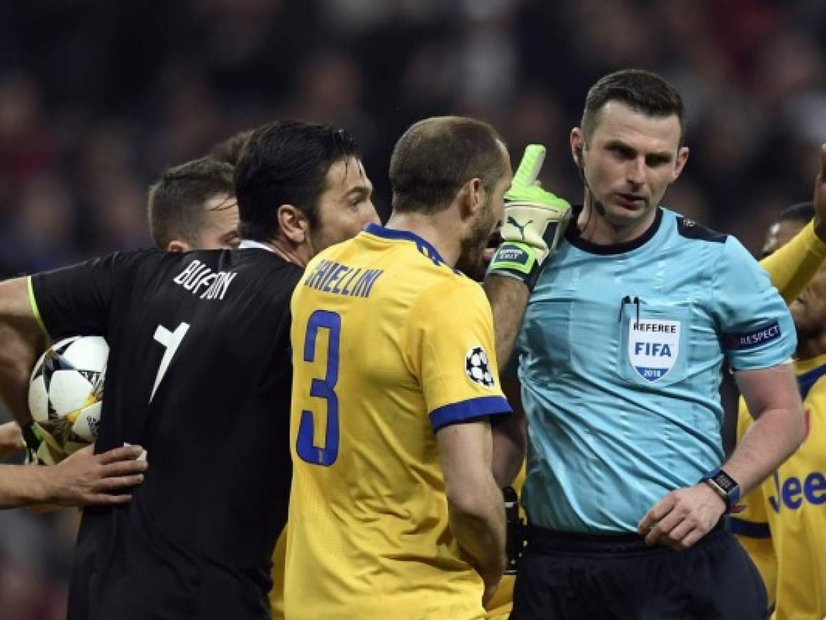 Buffon debe 'prestar atención' a lo que dice, previene jefe de árbitros italianos