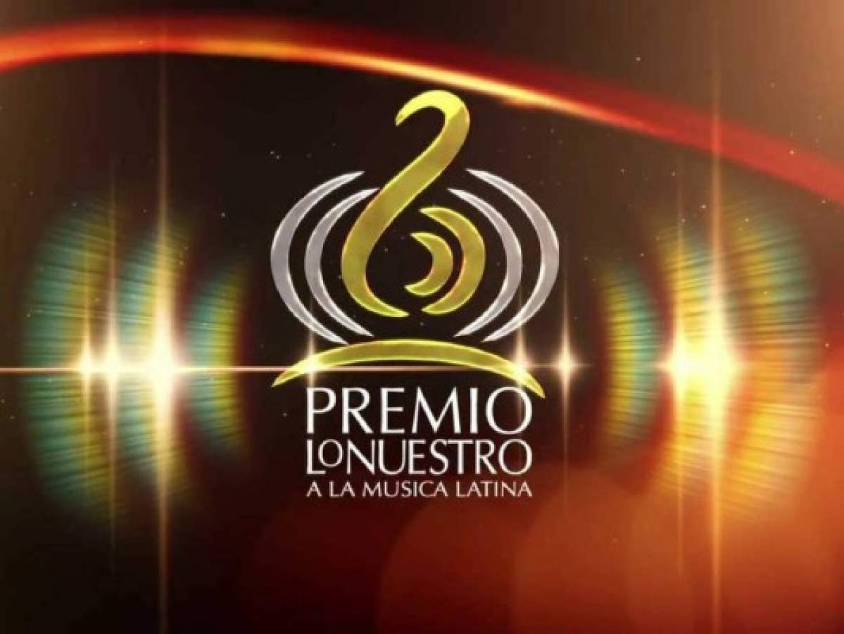 Alfombra magenta de Premio Lo Nuestro