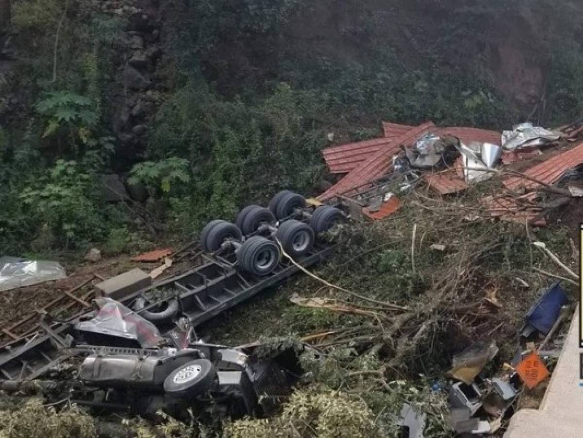 Accidente de rastra deja a conductor salvadoreño herido en Morocelí