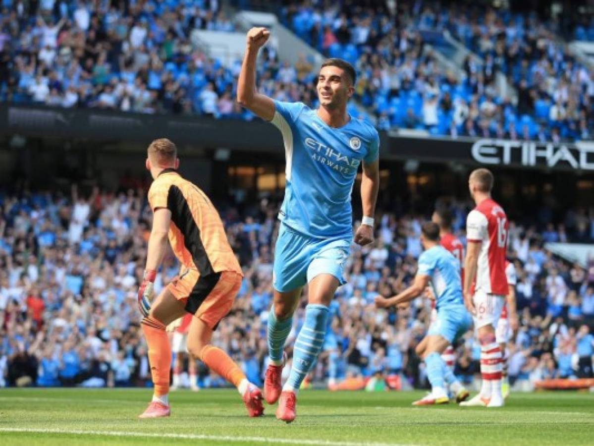 Manchester City golea al Arsenal 5-0; Chelsea y Liverpool empatan