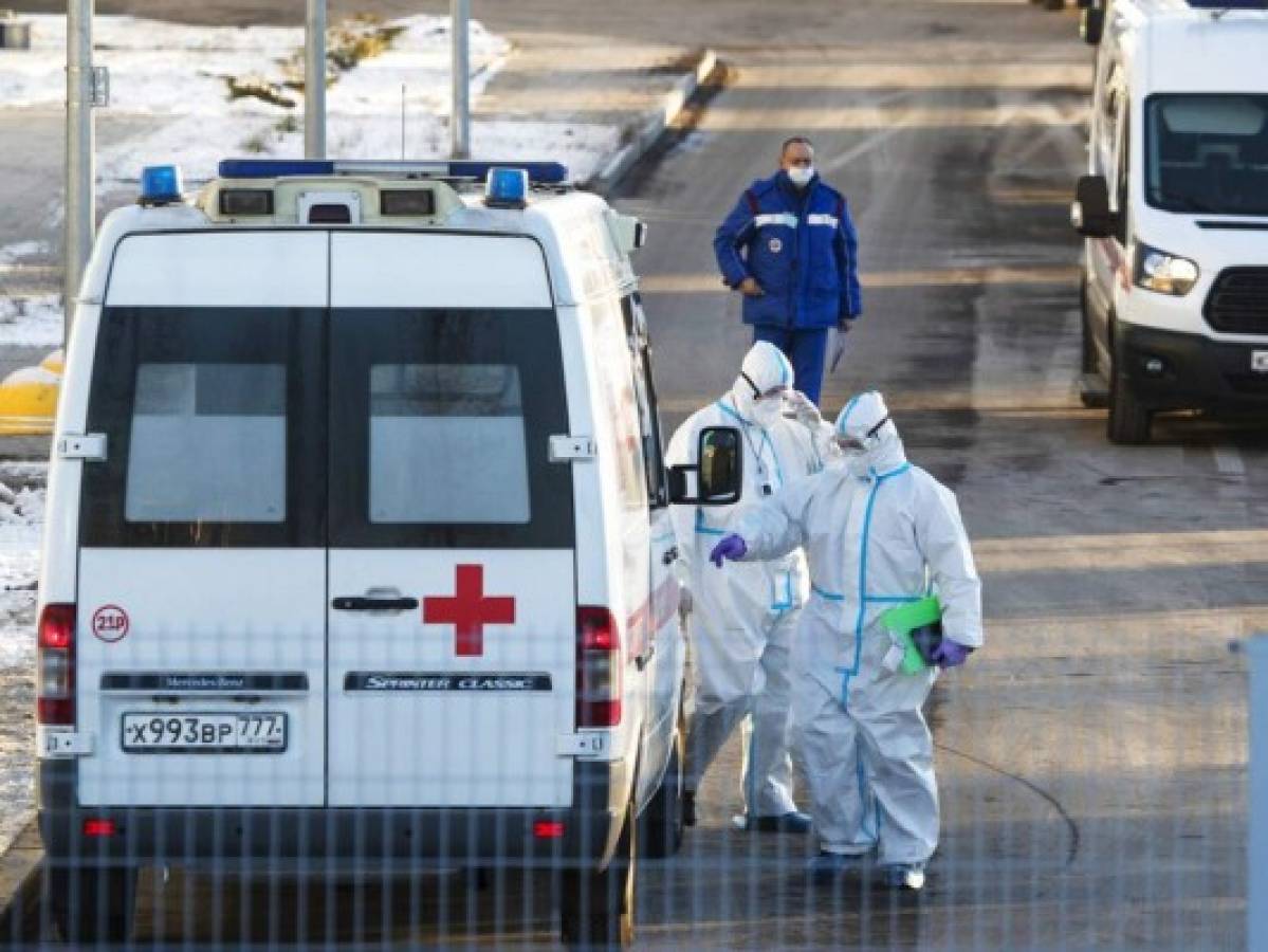 La pandemia sigue causando estragos en el mundo, hasta este 6 de diciembre suma 65 millones de casos. Foto: AP.