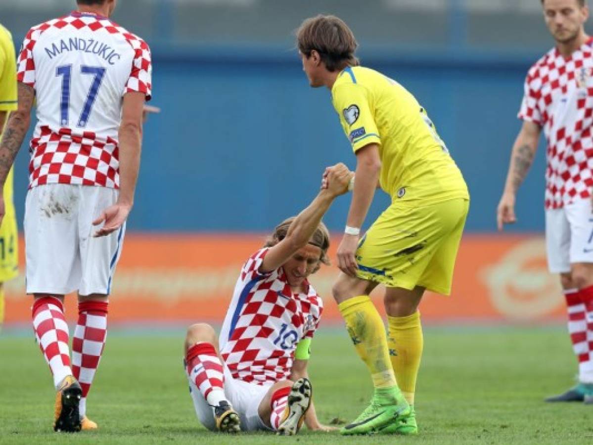 Croacia gana 1-0 a Kosovo en partido interrumpido el sábado por la lluvia