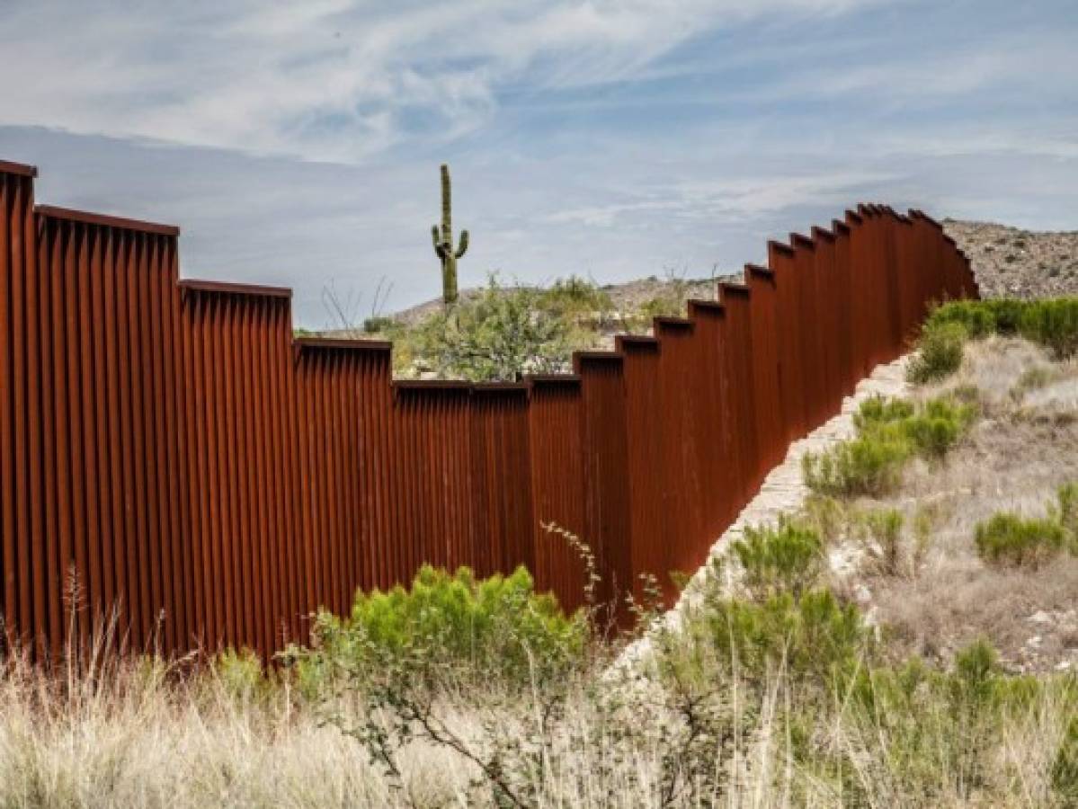 Cámara baja de EEUU aprueba dinero para construir muro fronterizo con México